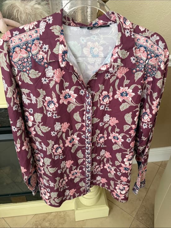 Tolani Burgundy Floral Button-Down Shirt with Pink Accents - Thumbnail 5