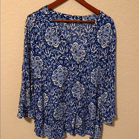 Plus size 2x Women’s Blue and White Printed Scoop Neck Top - Thumbnail 5