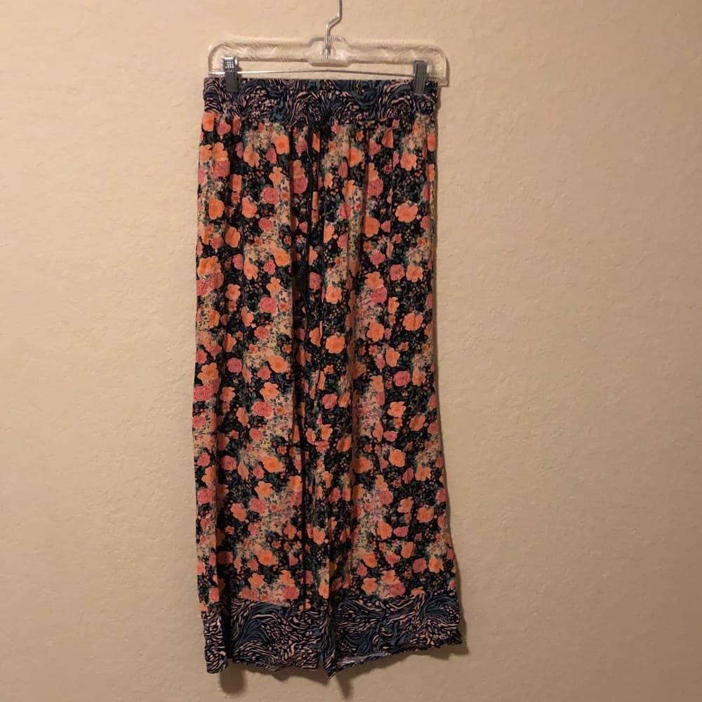 Maaji Floral Wide-Leg Pants in Black and Coral size small - Thumbnail 3