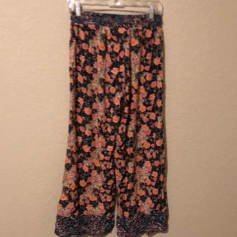 Maaji Floral Wide-Leg Pants in Black and Coral size small - Thumbnail 2