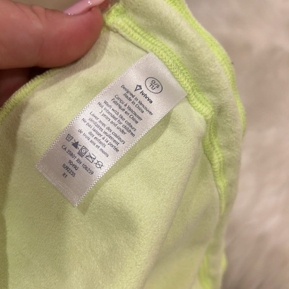 Ivivva Girls Lululemon Athletica line towel in a bag - Thumbnail 2