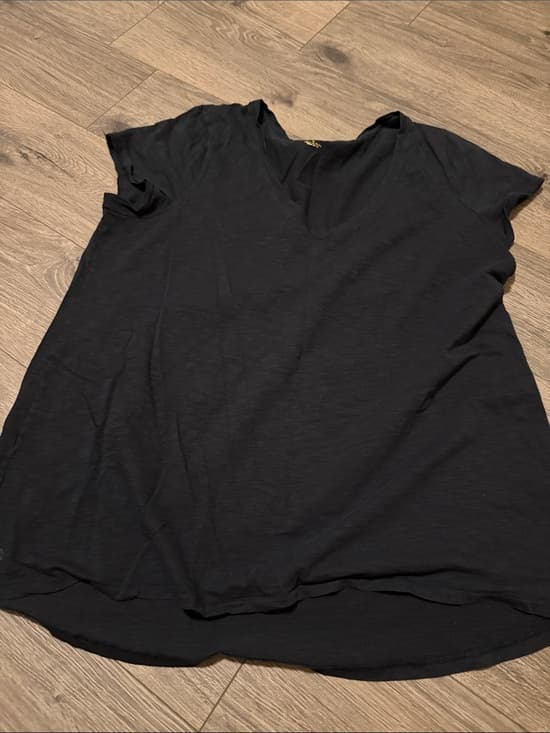 Lilly Pulitzer Black V-Neck Short Sleeve Tee - Thumbnail 4