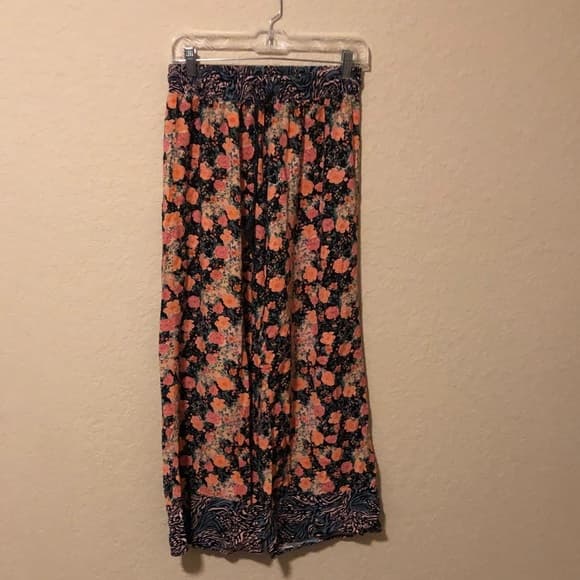 Maaji Floral Wide-Leg Pants in Black and Coral size small - Thumbnail 4