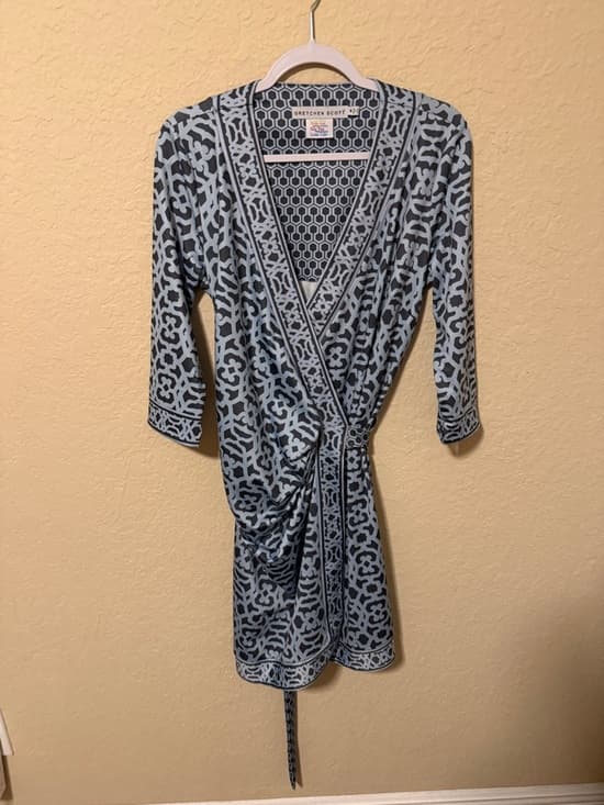 Gretchen Scott Designs Light Blue and Navy Geometric Wrap Robe medium - Thumbnail 4