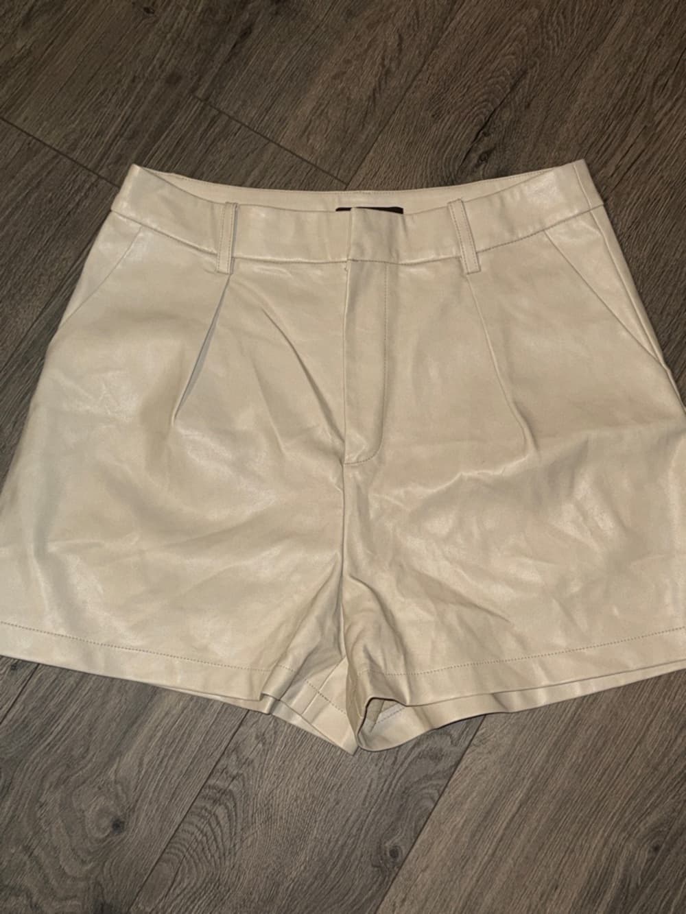 7 For All Mankind Cream High-Waist Faux Leather Shorts size medium - Thumbnail 3