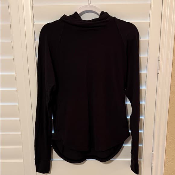 Lululemon Athletica Women's Black Long Sleeve Hooded Top size 6 - Thumbnail 5