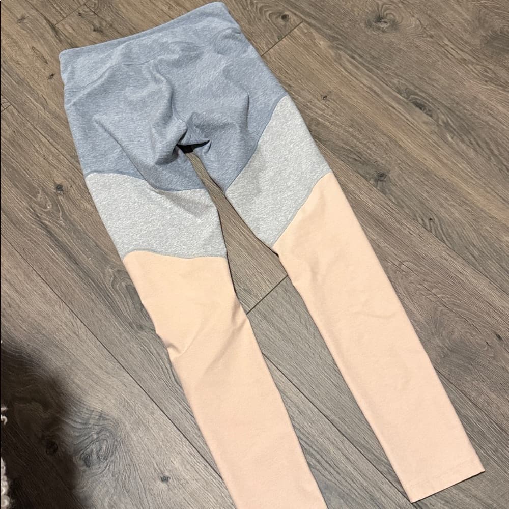Outdoor Voices Colorblock Leggings in Gray and Peach size small - Thumbnail 3