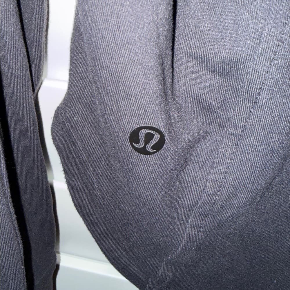 Lululemon Athletica Women's Black Long Sleeve Hooded Top size 6 - Thumbnail 3