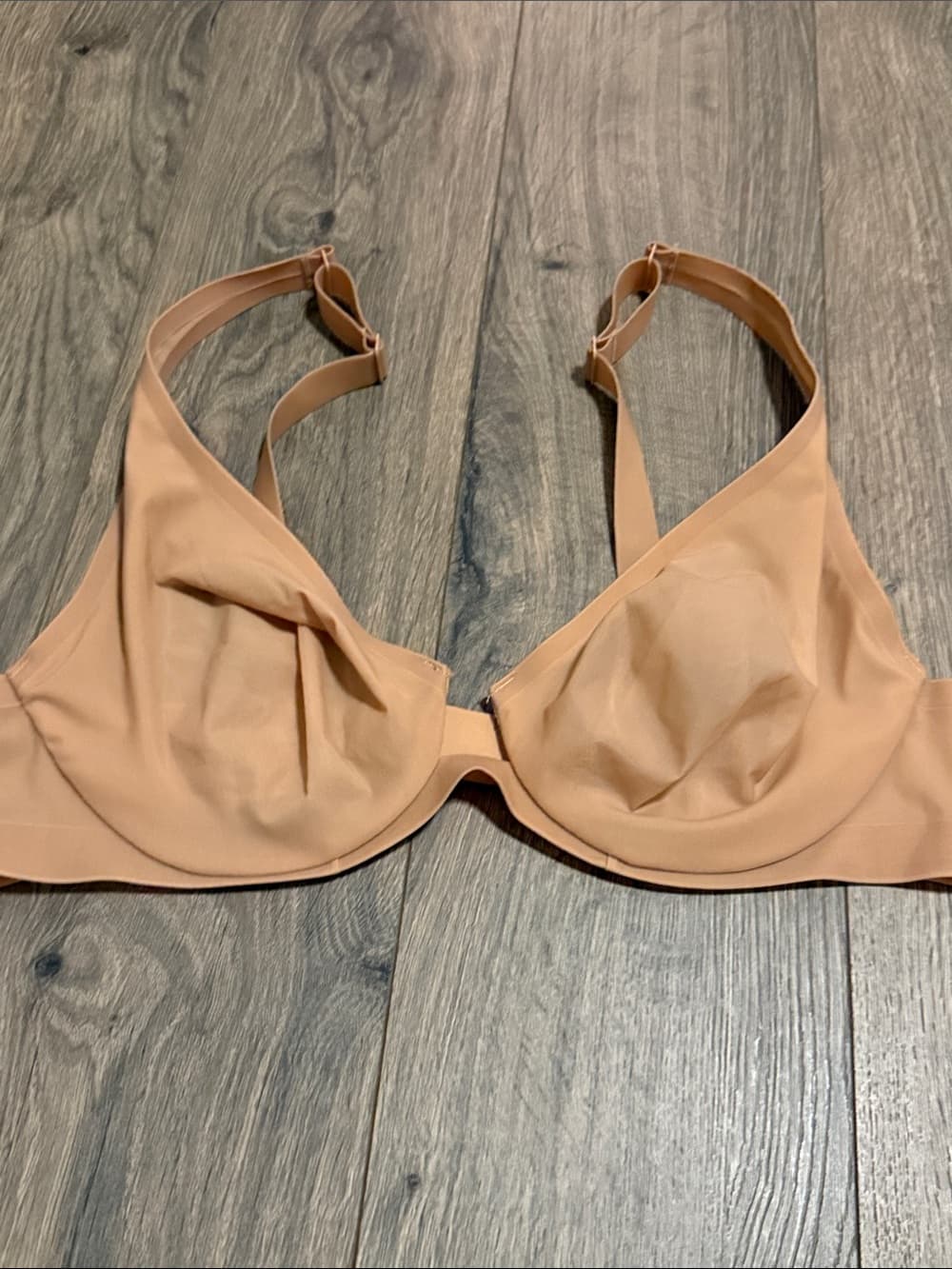 SKIMS Seamless Sculpt Underwire Bra in Nude Peach - Thumbnail 3