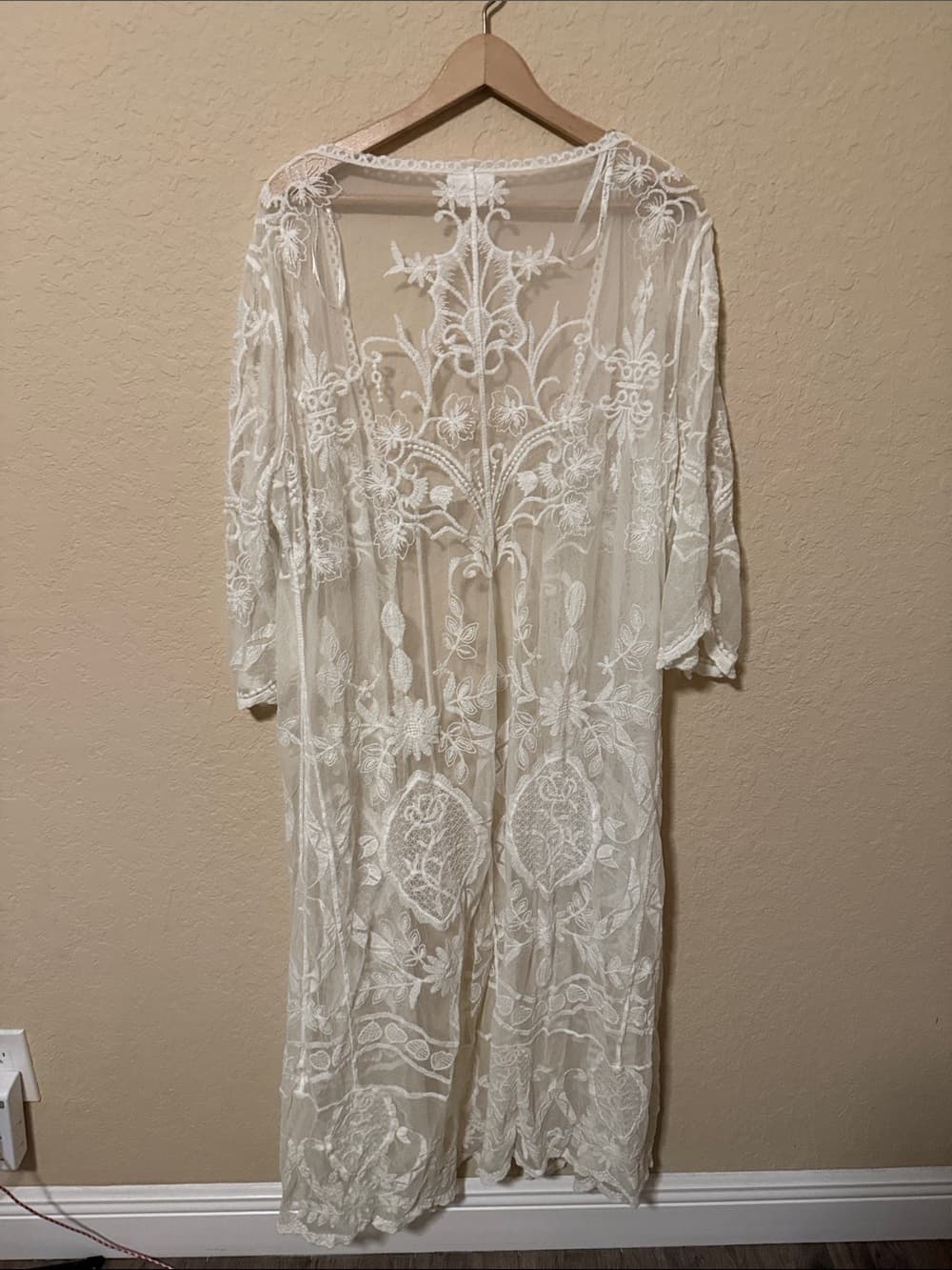 City Chic Cream Lace Women's Top - Thumbnail 2