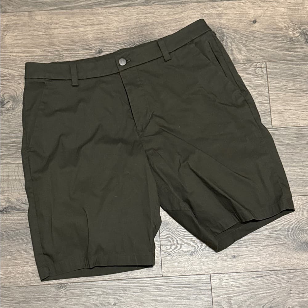 lululemon athletica Men's Dark Green Flat Front Shorts - Thumbnail 3