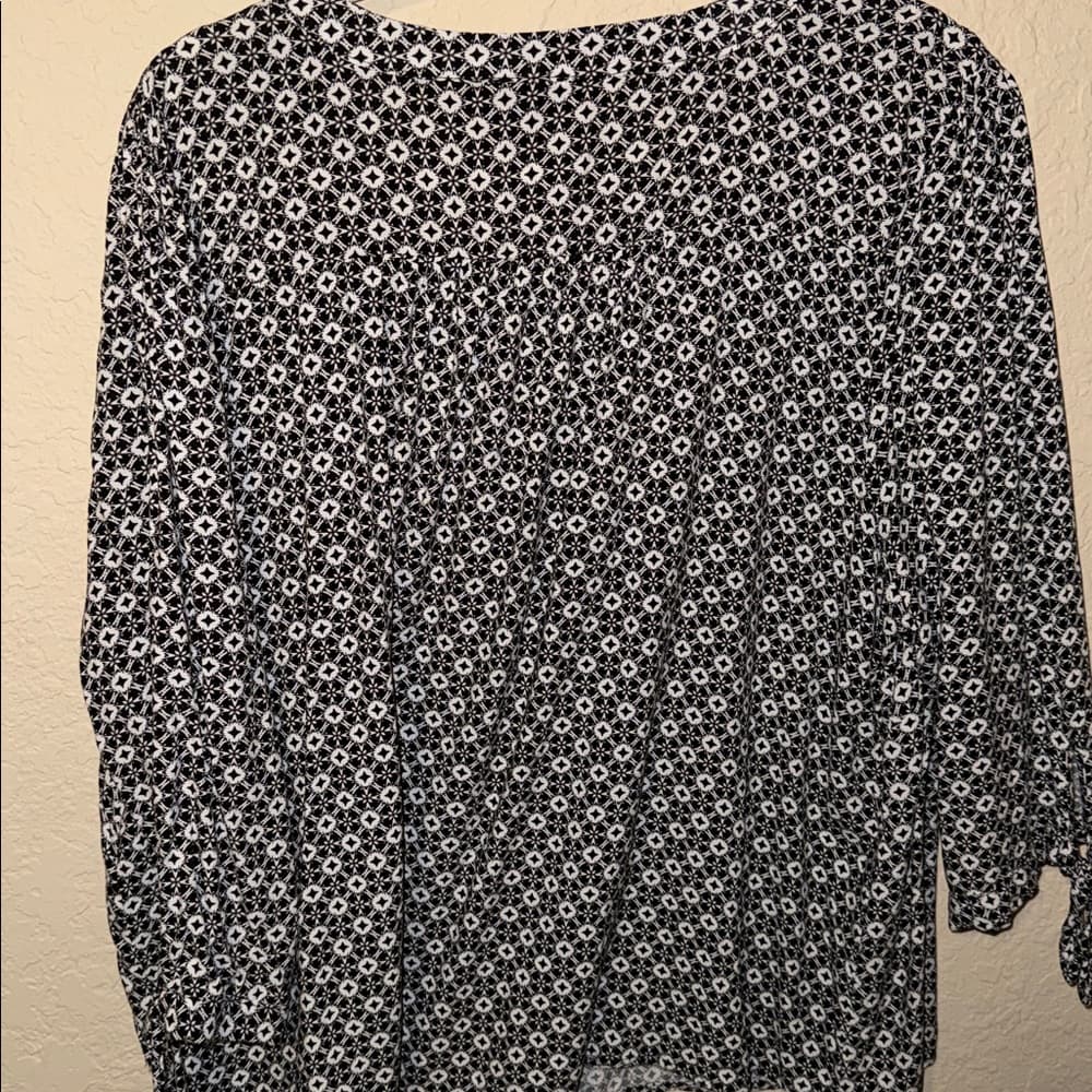 Jones New York Black and White Micro Geometric Print Blouse - Thumbnail 2
