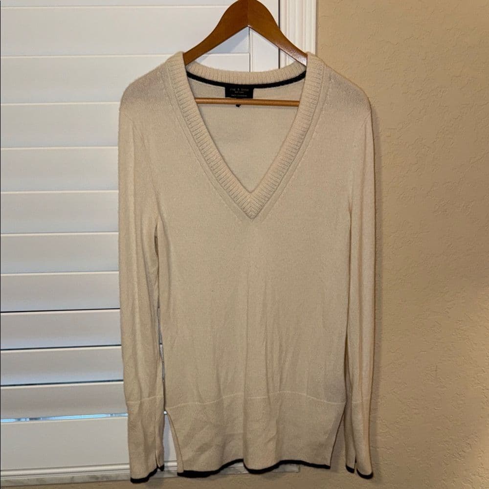 Rag & Bone Cream V-Neck 100% Cashmere Sweater size medium