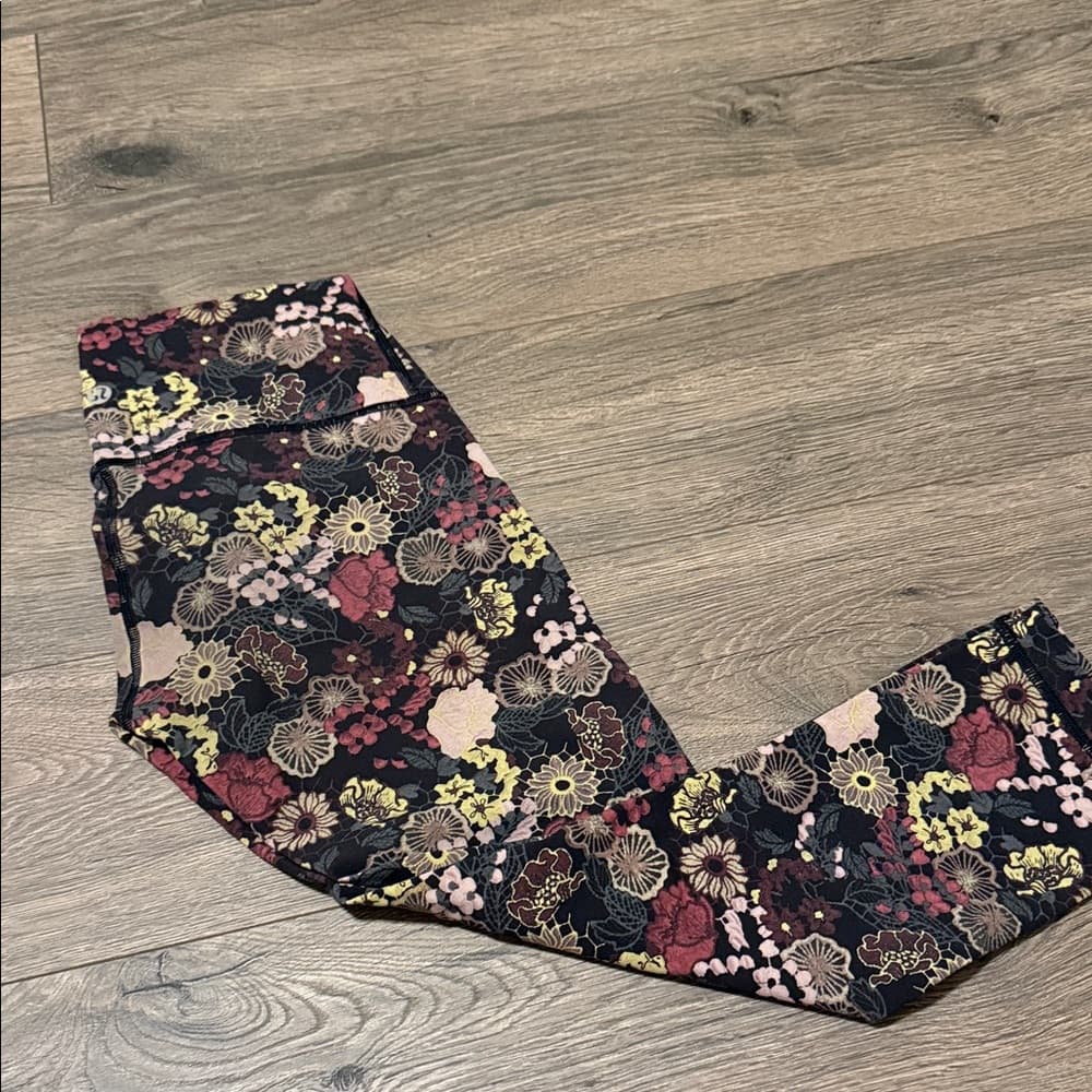 Lululemon Floral Print Women's Leggings - Black Multi
