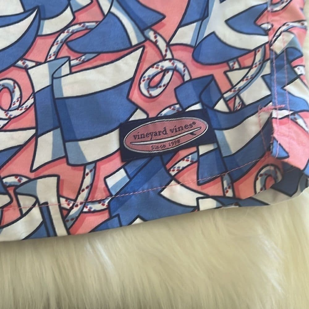 Vineyard Vines mens size large swim trunks swimsuit - Thumbnail 3