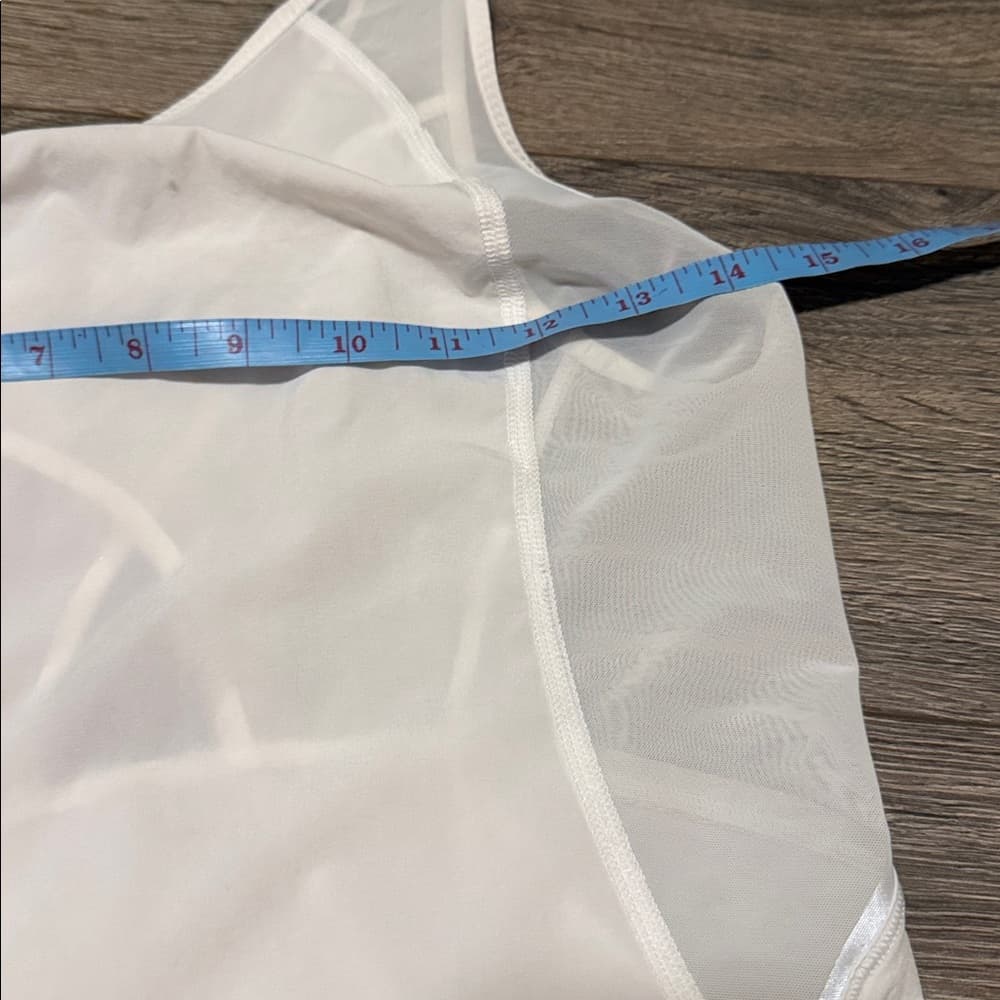 Lululemon White Mesh Cutout Tank size 4 - Thumbnail 2