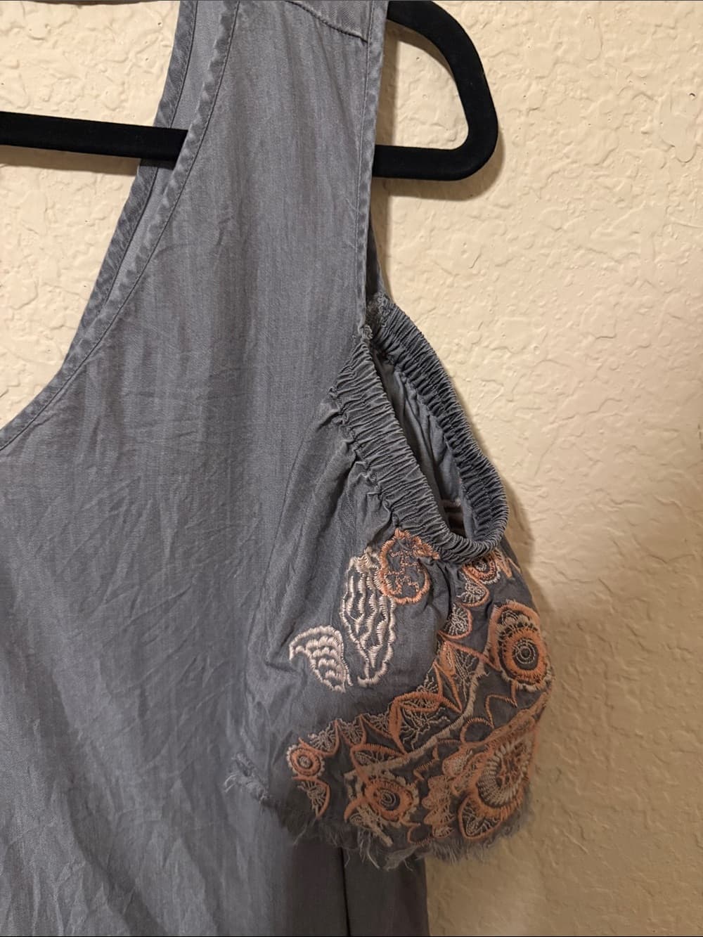 Cold-Shoulder Ombre Gray to White Dress with Floral Embroidery 19.5" p2p - Thumbnail 2