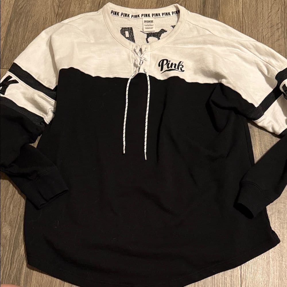 VS PINK Lace-Up Pullover Sweatshirt in Black and White size large 23"+ p2p - Thumbnail 5