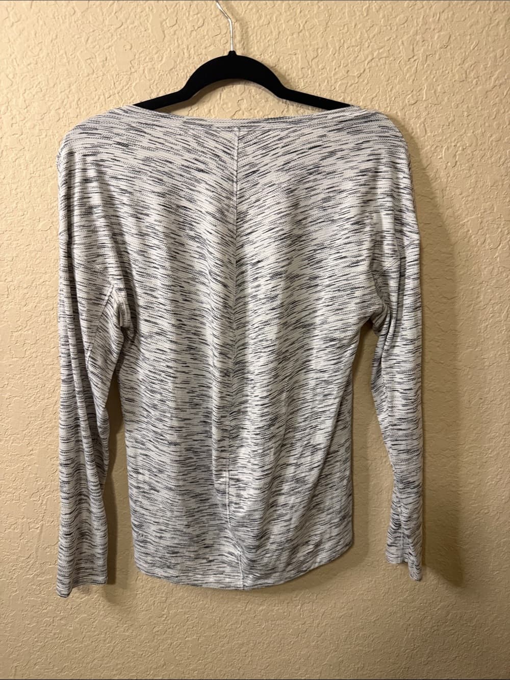 lululemon athletica Heathered White & Gray Scoop Neck Long Sleeve Top 19" p2p