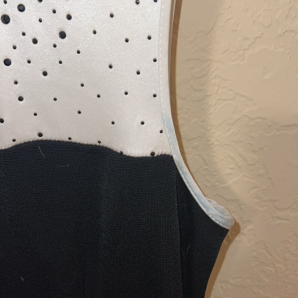 Elegant Black and White Sleeveless Dress