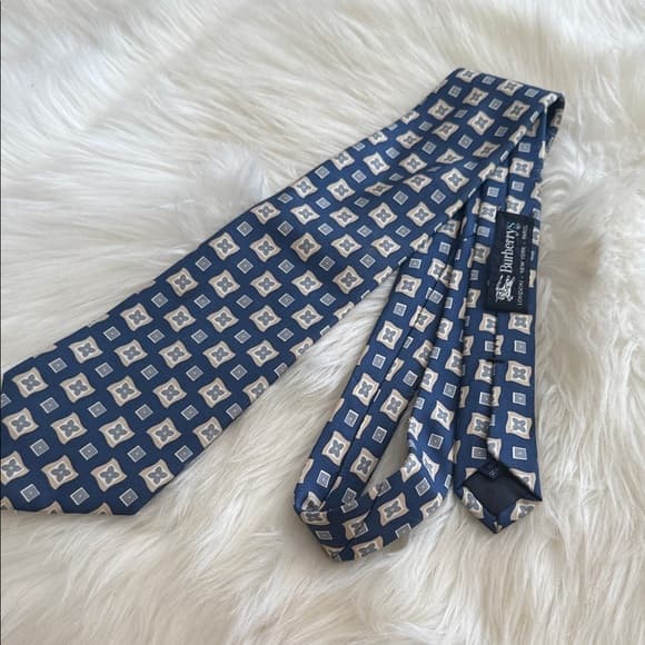Burberrys vintage Geometric Pattern Silk Tie in Blue and Cream - Thumbnail 4
