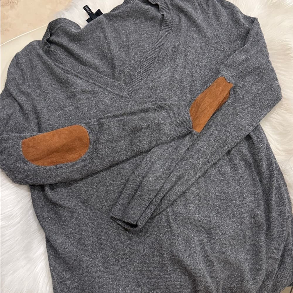 Escada Gray V-Neck Sweater with Tan Elbow Patches size large - Thumbnail 4
