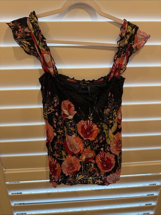 Guess Silk blend smocked tank size small - Thumbnail 5
