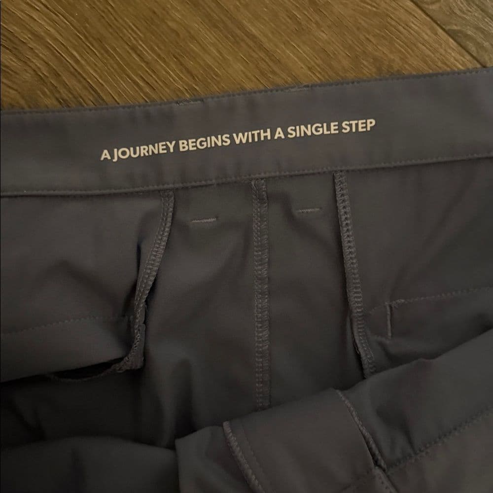 RHONE Men's Gray Chinos size 40 like new