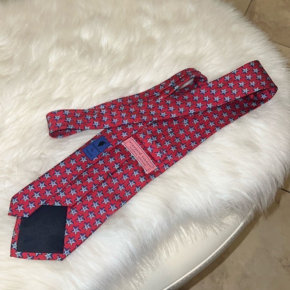 Vineyard Vines star print tie