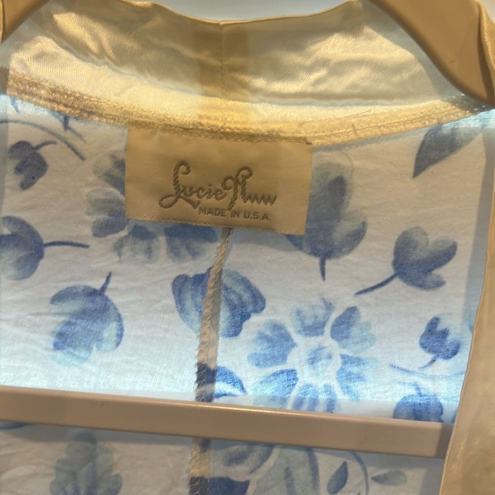 Lucie Ann Vintage robe size small