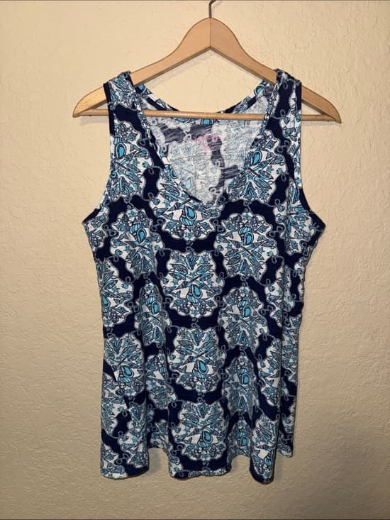 Lilly Pulitzer Navy and Light Blue V-Neck Tank with White Medallion Print - Thumbnail 4