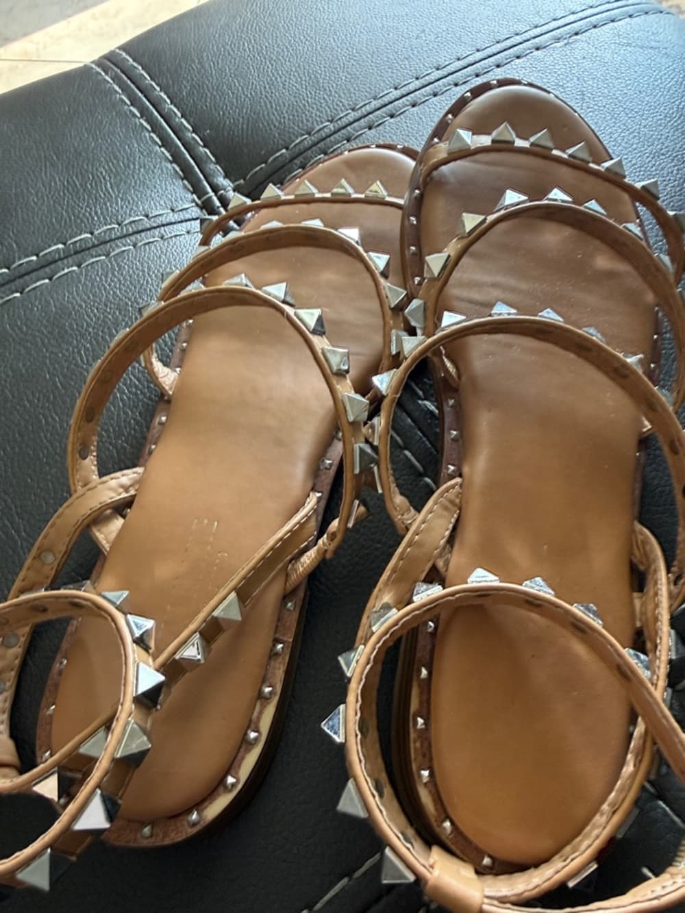 Cushionaire Studded Strappy Brown Leather Sandals size 7.5 - Thumbnail 2