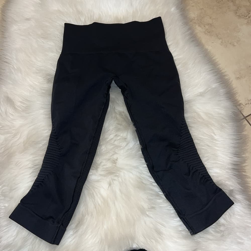 lululemon athletica Black Cropped Leggings - Thumbnail 2