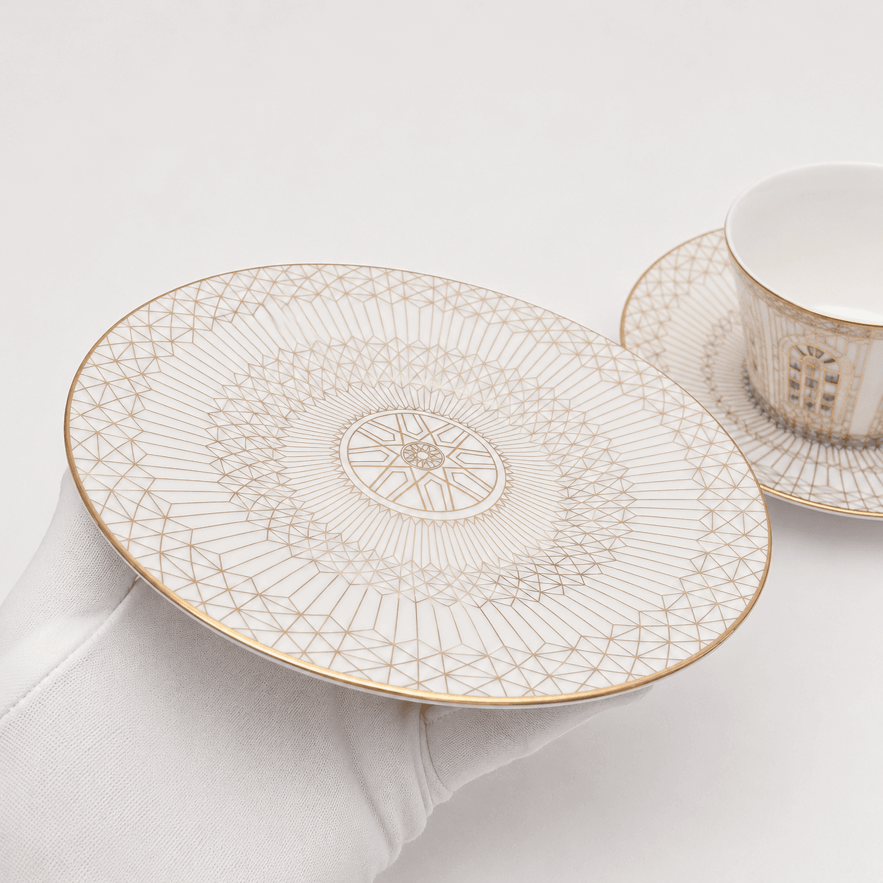 A pair of exquisite dinner plates - Thumbnail 3