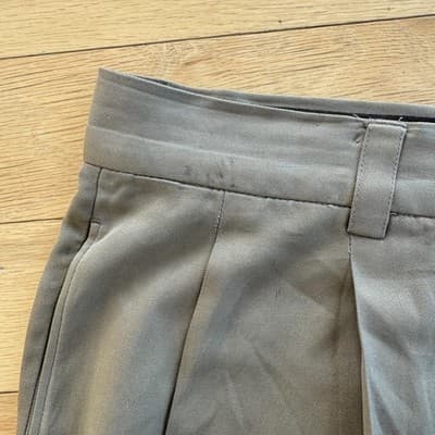 Tommy Bahama Shorts Pleated Chino Beige 100% Silk Casual 10 Inseam Mens 36 - Thumbnail 3
