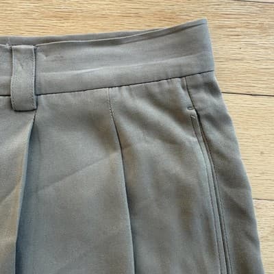 Tommy Bahama Shorts Pleated Chino Beige 100% Silk Casual 10 Inseam Mens 36 - Thumbnail 5