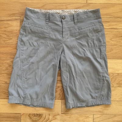 Athleta Dipper Bermuda Shorts Zipper Pockets Twill Hiking Gray 9 Inseam Womens 8