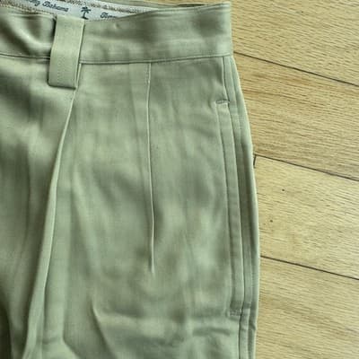 Tommy Bahama Pleated Chino Shorts 100% Silk Casual Beige 10 Inseam Mens 33 - Thumbnail 8