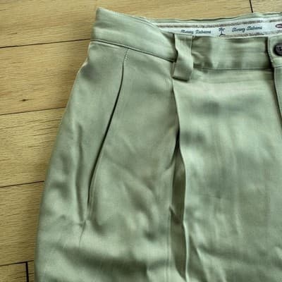 Tommy Bahama Pleated Chino Shorts 100% Silk Casual Beige 10 Inseam Mens 33 - Thumbnail 9