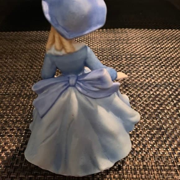 Porcelain Vintage Taiwan WIW Girl in Blue Dress~ Blond Hair~ Blue Bonnet - Thumbnail 6