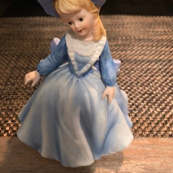 Porcelain Vintage Taiwan WIW Girl in Blue Dress~ Blond Hair~ Blue Bonnet - Thumbnail 2