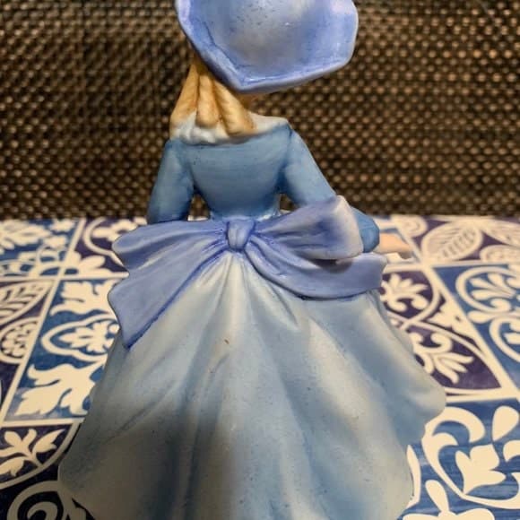 Porcelain Vintage Taiwan WIW Girl in Blue Dress~ Blond Hair~ Blue Bonnet - Thumbnail 5