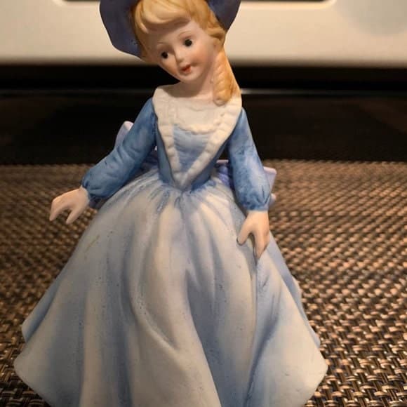 Porcelain Vintage Taiwan WIW Girl in Blue Dress~ Blond Hair~ Blue Bonnet - Thumbnail 4