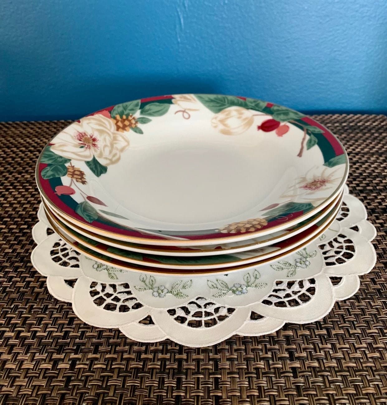 Vintage Tienshan China 'Magnolia' Rimmed Soup Bowls (4) - Thumbnail 3