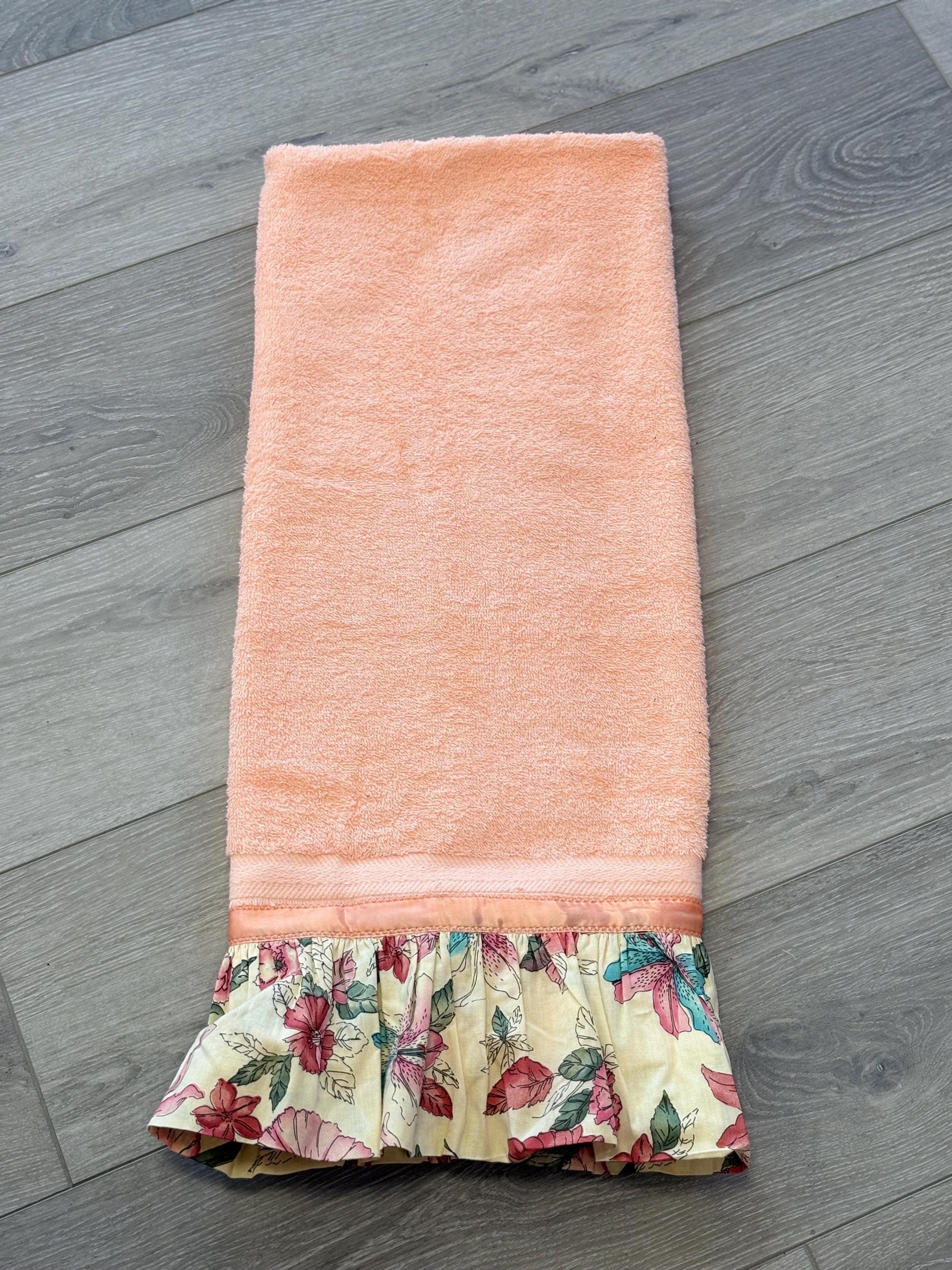 Vintage Cannon Bath Towel- Peach with Ruffle Floral Trim - Thumbnail 10