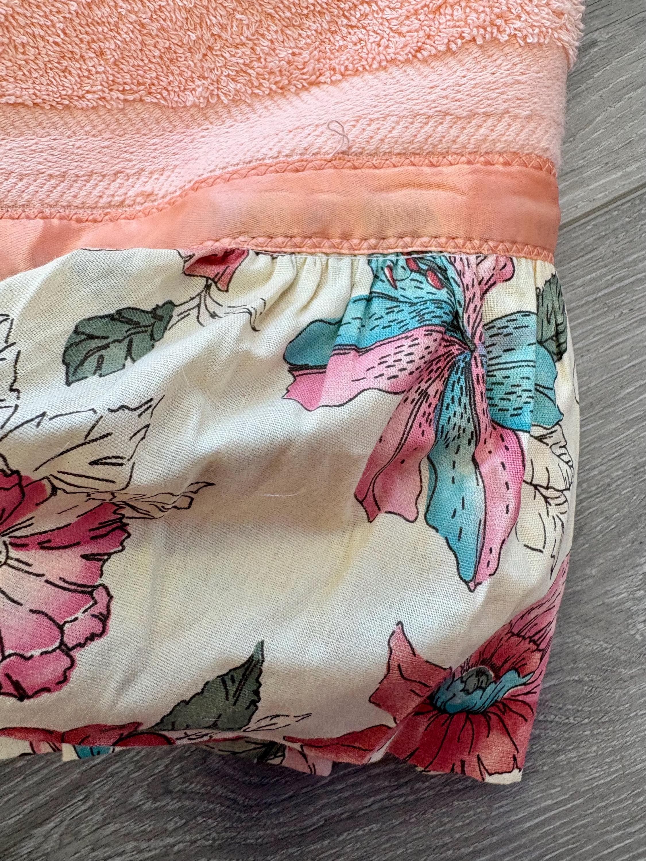 Vintage Cannon Bath Towel- Peach with Ruffle Floral Trim - Thumbnail 7