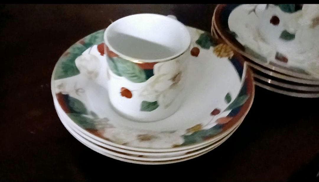 10 Piece~ “Magnolia” 4 Salad Plates & 4 Rim Soup Bowls by Tienshan Magnolia Collection~ 2 Teacups~ Vintage Circa 1996 - Thumbnail 8
