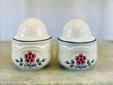 Hearthside Cumberland Brambleberry salt and pepper shaker set- Vintage - Thumbnail 3