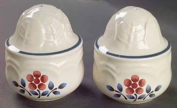 Hearthside Cumberland Brambleberry salt and pepper shaker set- Vintage - Thumbnail 2