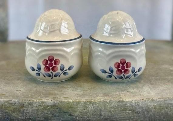 Hearthside Cumberland Brambleberry salt and pepper shaker set- Vintage - Thumbnail 4